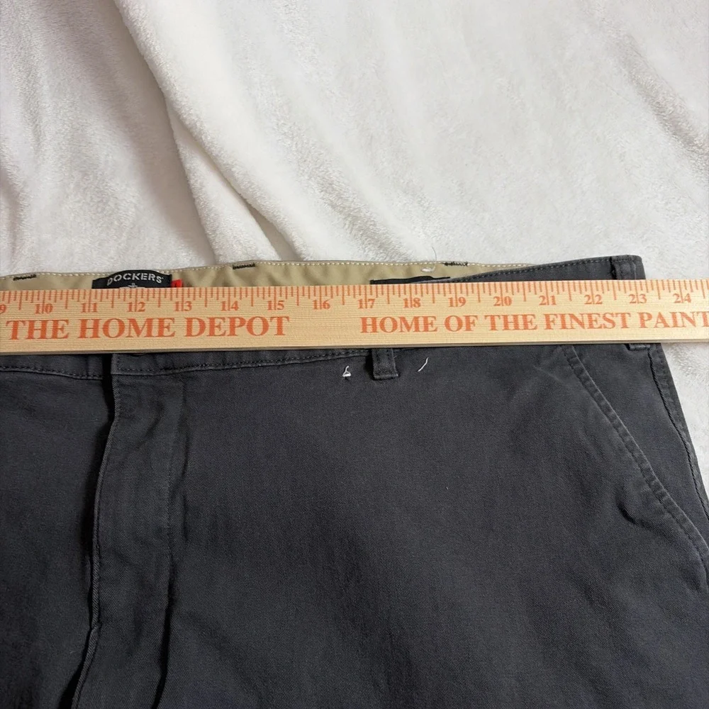 DockERS Men's Dark Gray Straight Fit Flat Front Khakis Chinos 46‎